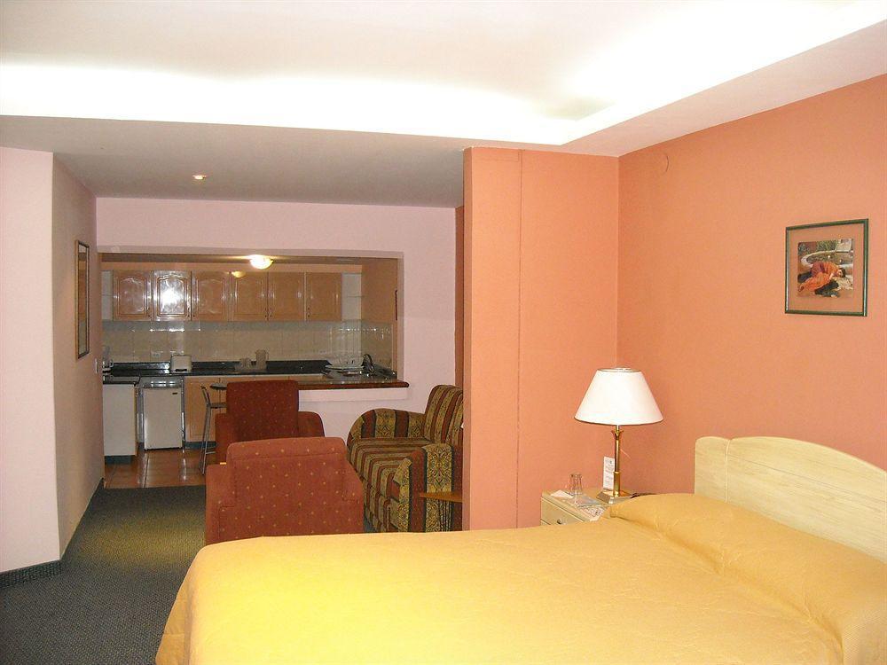 Melrose Plaza Suites Quito Exteriör bild